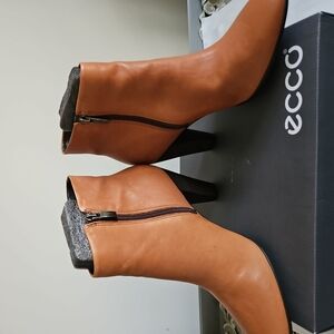 ECCO Women's Tan Leather Ankle Boots